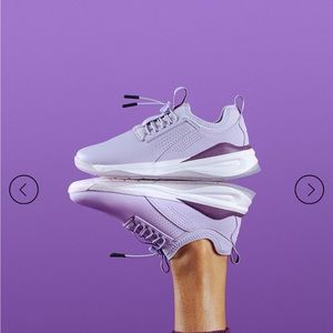 SOLD - BRAND NEW Clove shoes